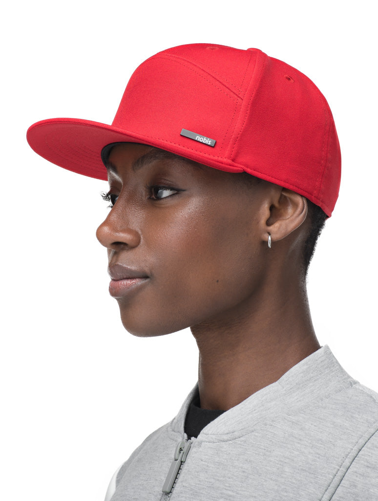 Unisex 7-panel snapback hat with flat brim and structured crown in Red